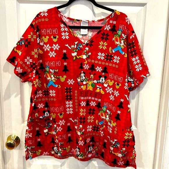 Christmas Scrub Top Disney women’s 2X Mickey Goofy Pluto Donald Daisy - Picture 1 of 12